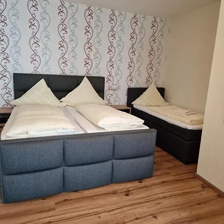 Hotel Weinhaus Am Stiftstor 2*