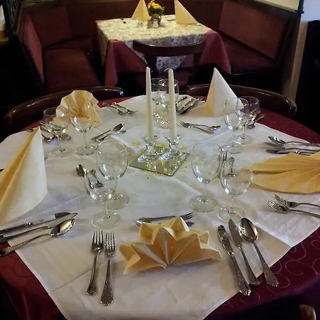 Hotel Weinhaus Am Stiftstor 2*